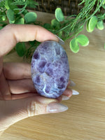 Load image into Gallery viewer, Amethyst Palm Stones
