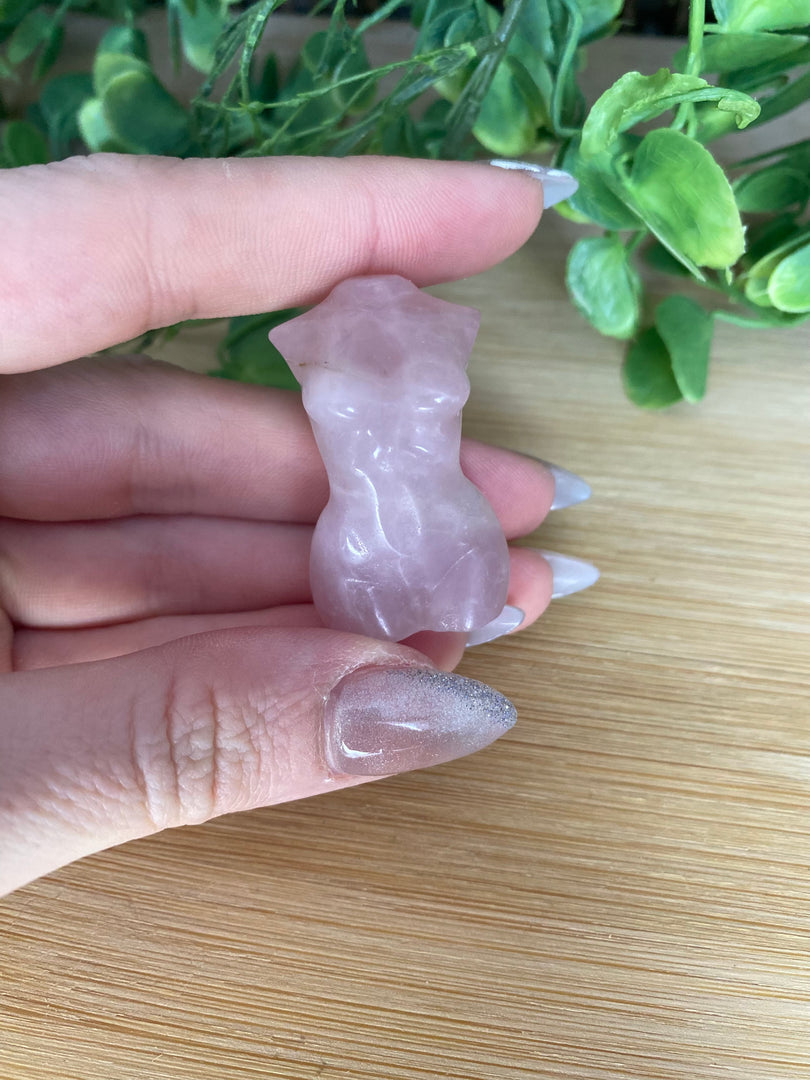 Corps de mini déesse en quartz rose