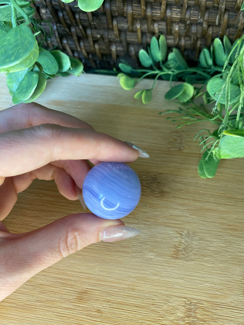 Sphère d'agate en dentelle bleue