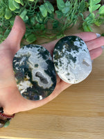 Load image into Gallery viewer, Moss Agate Palm Stones
