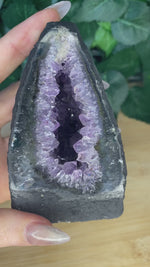 Load and play video in Gallery viewer, Amethyst Geode Freeform
