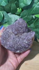 Chargez et lisez la vidéo dans la visionneuse Galerie, * Amethyst Geode Specimens
